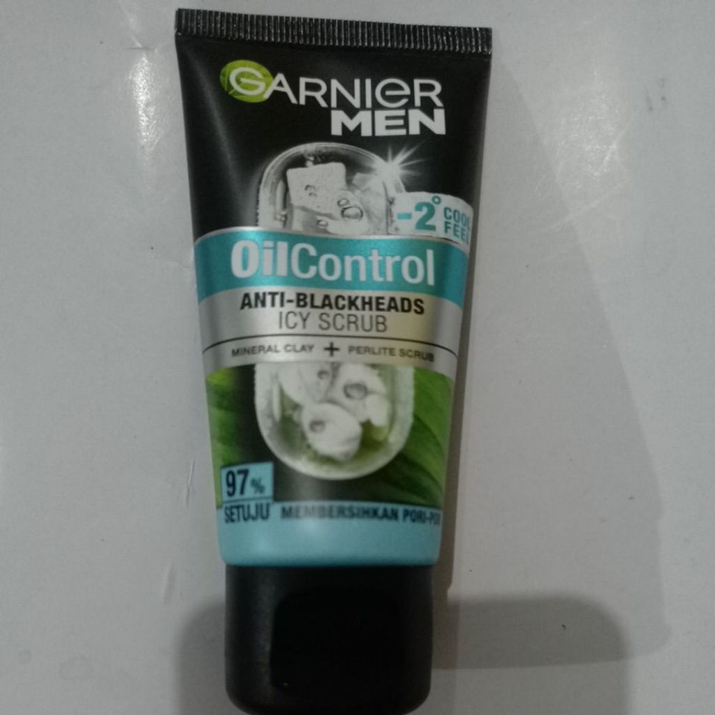 Garnier Men Icy Scrub 50ml sabun cuci muka