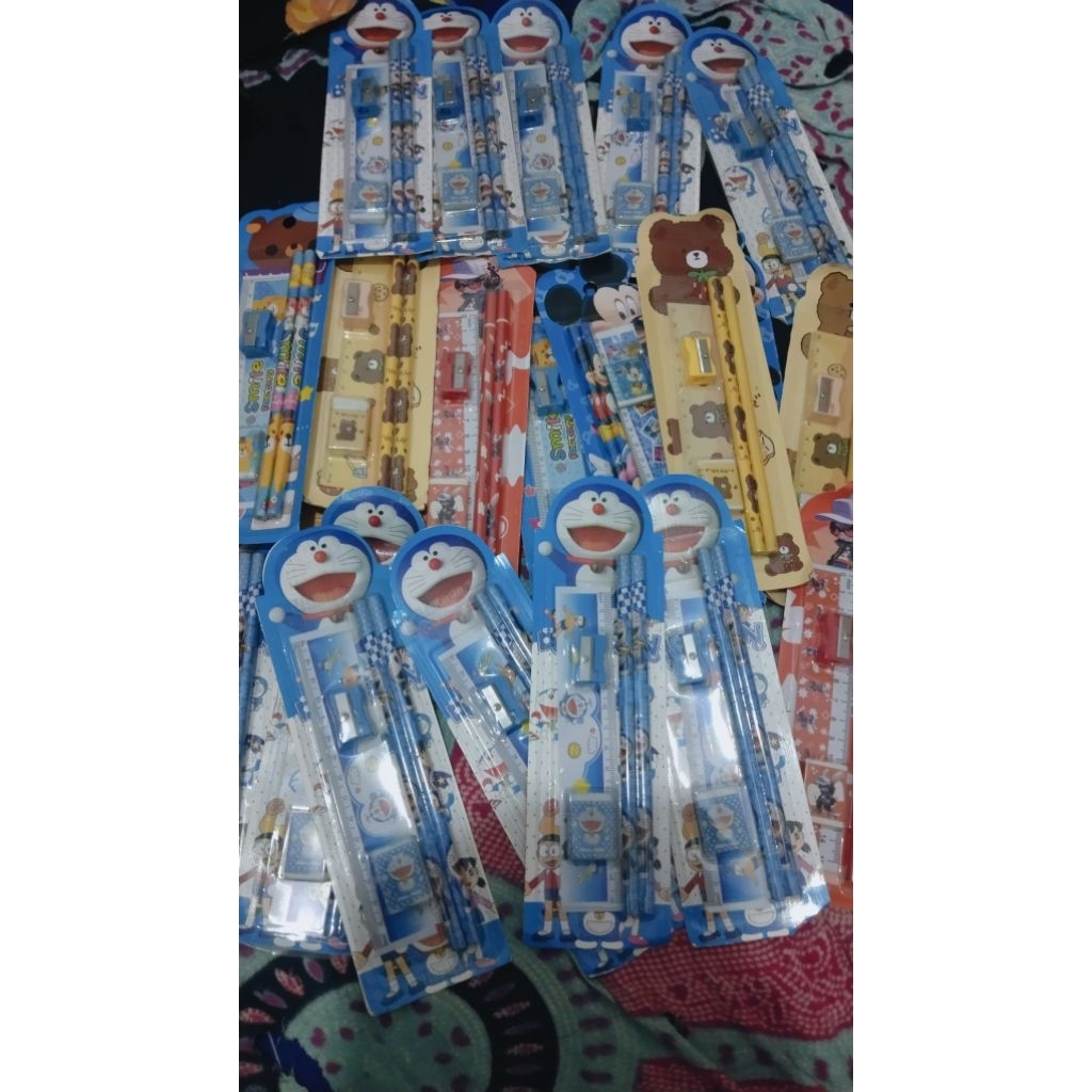 

pensil set random motif