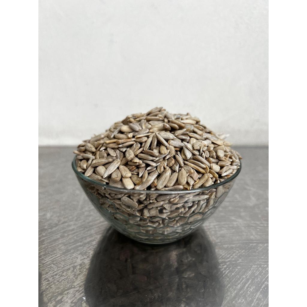 

Natural Sunflower 500 gram / Biji bunga matahari mentah 500 gram