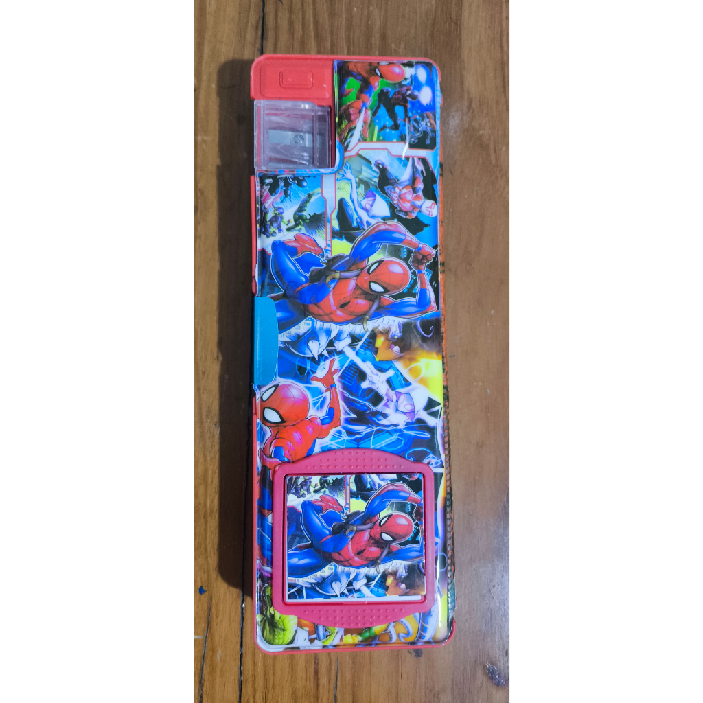 

PENCIL CASE KALKULATOR PLUS RAUTAN MOTIF COWOK CEWEK