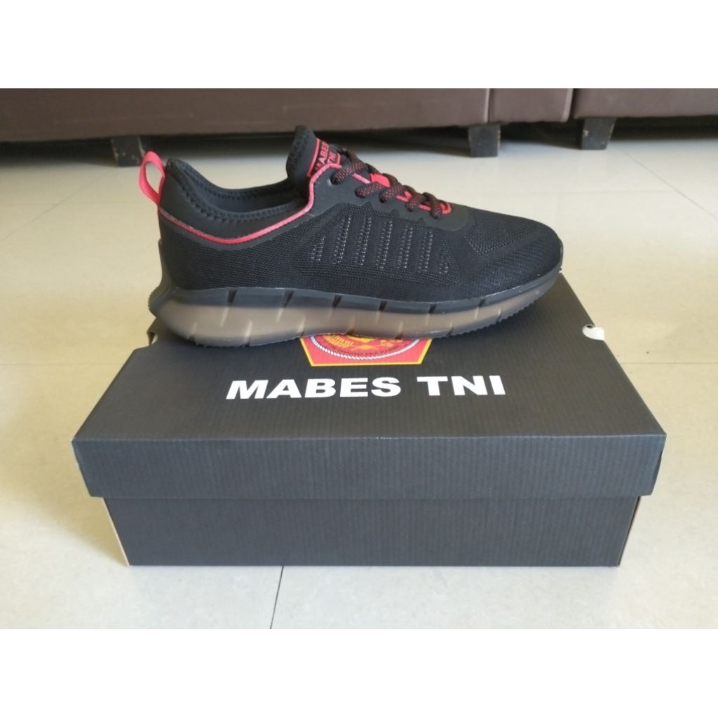sepatu olahraga mabes TNI