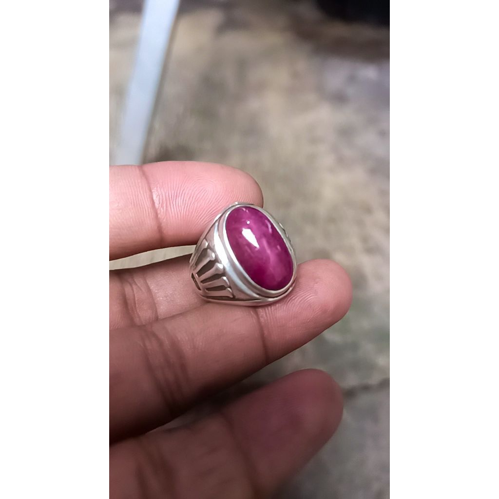 Cincin batu ruby