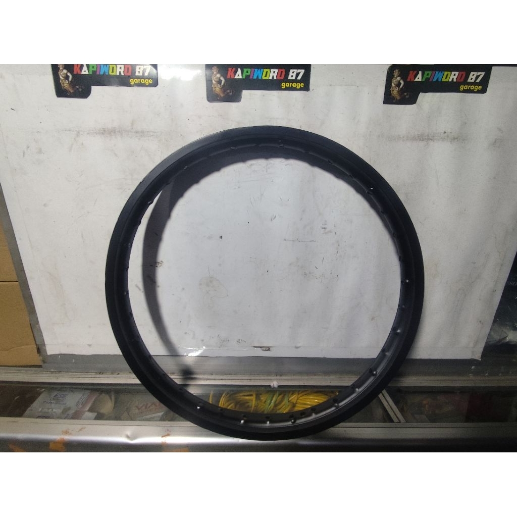 velg merek jinfei ukuran 17/120 bekas repaint hitam hole 36