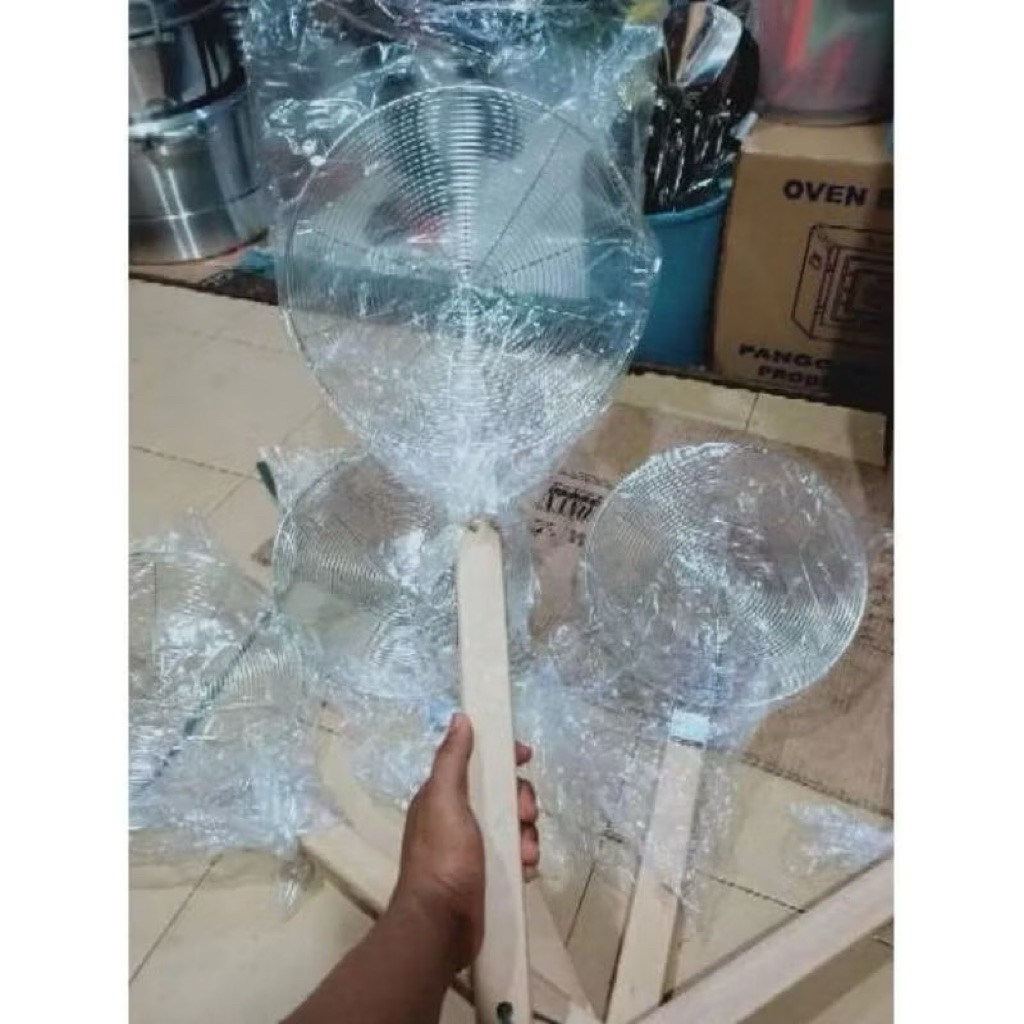 Saringan stainless jumbo gagang kayu/serokan penggorengan besar/saringan kerupuk jumbo