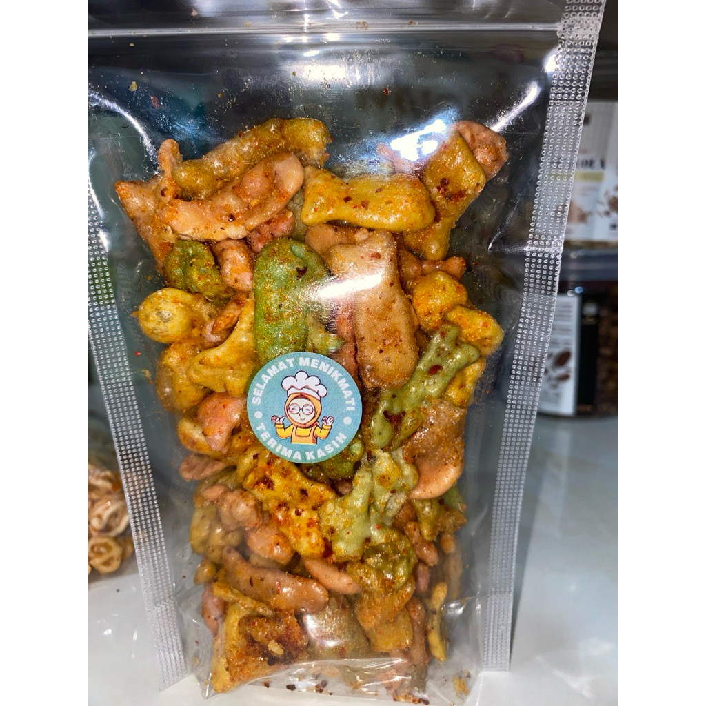 

Kerupuk Ikan Bantet pedas gurih (250-300gr) kemasan pouch