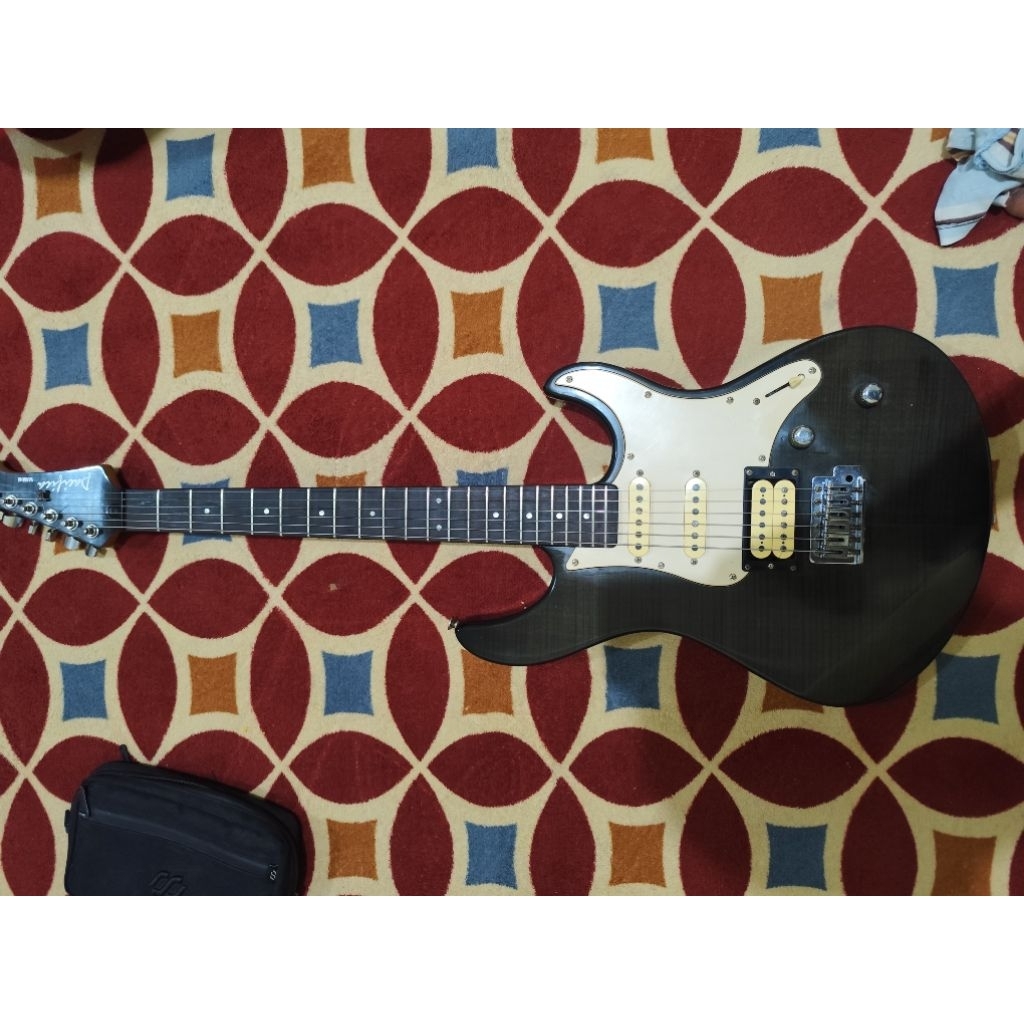 Yamaha Pacifica 212 VFM
