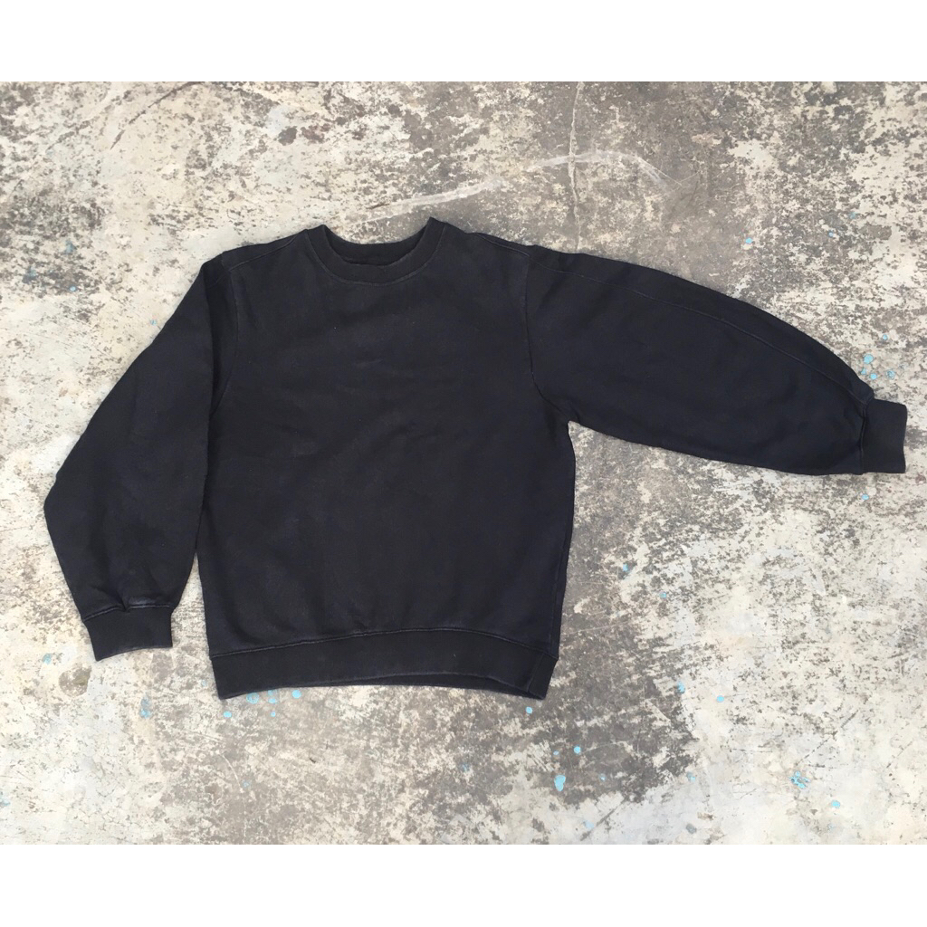 Crewneck Sweater Hitam Basic Polos Lengan Balon