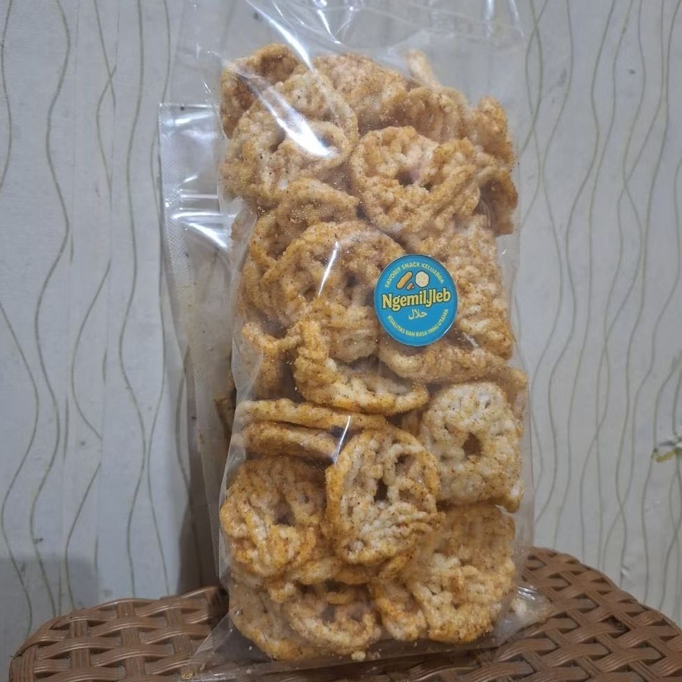 

250 gram Kerupuk Kriwil premium pedas gurih