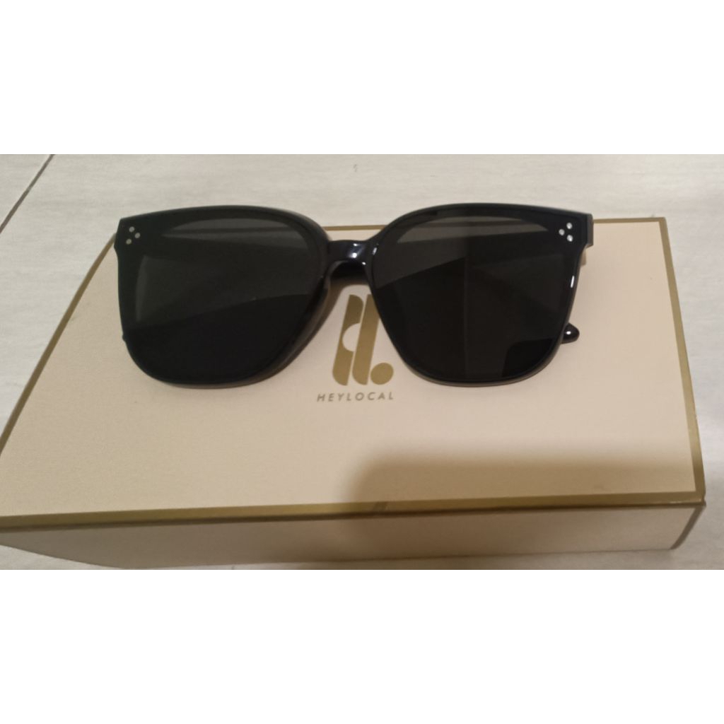 Heylocal Kacamata Sunglasses Preloved Koleksi