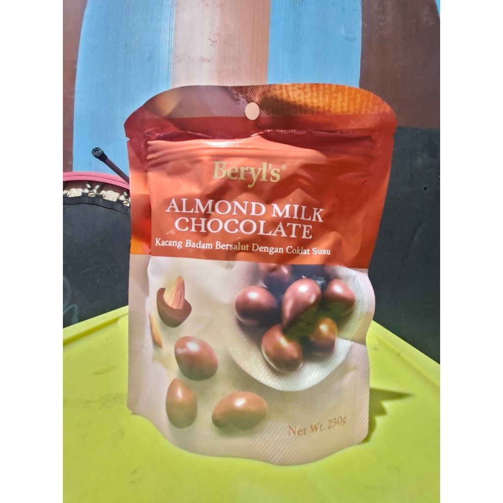 

Beryl's Almond Milk Chocolate 250gr Beryls Kacang Almond Bersalut Coklat Susu
