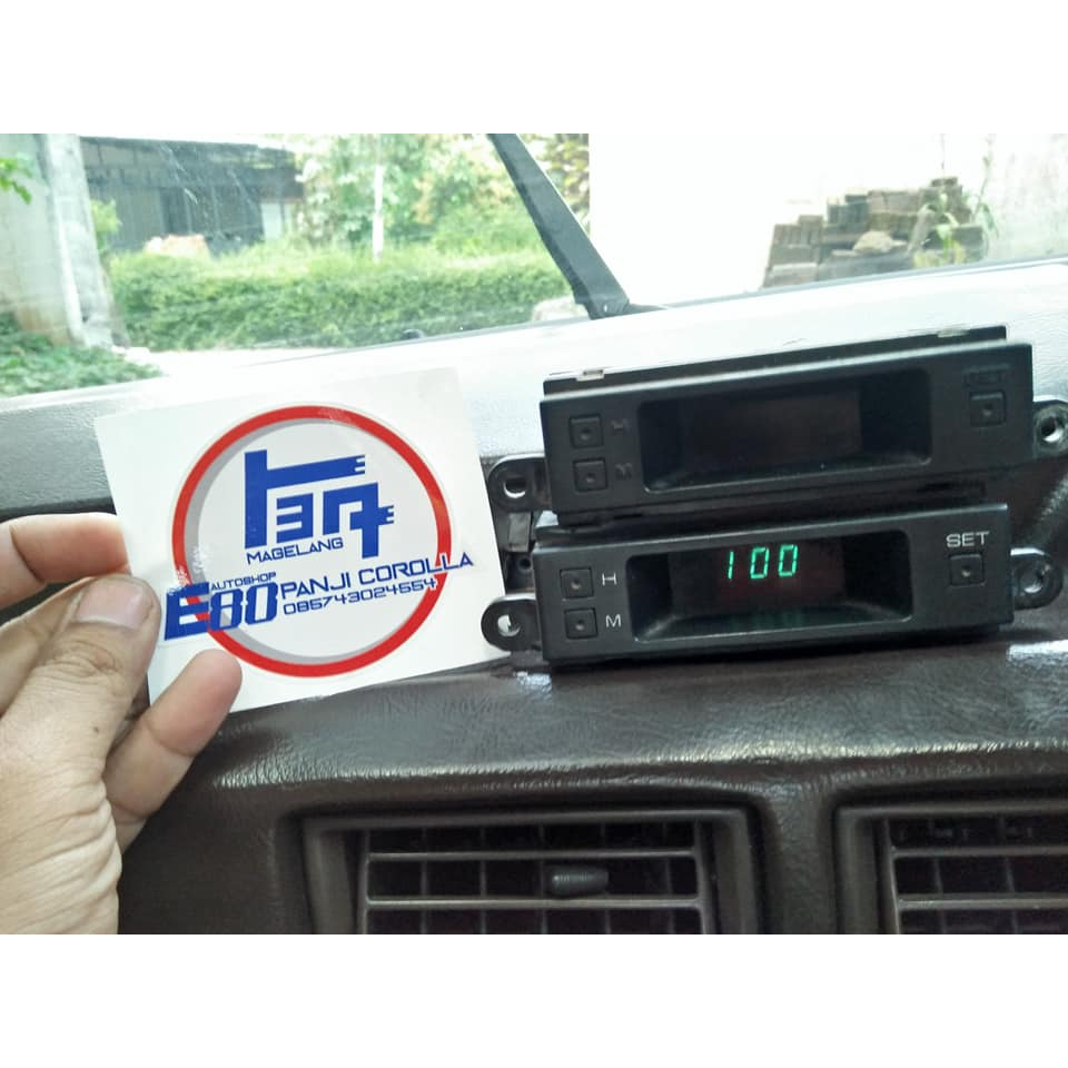 jam dashboard corolla se saloon