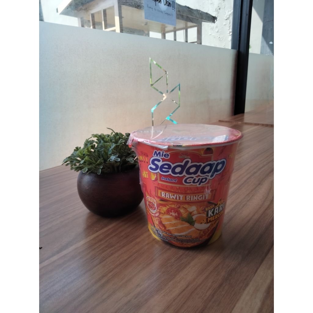 

Mie Sedaap Cup Rawit Bingit Kari Mercon