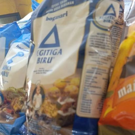 

tepung kunci biru segitiga maizena