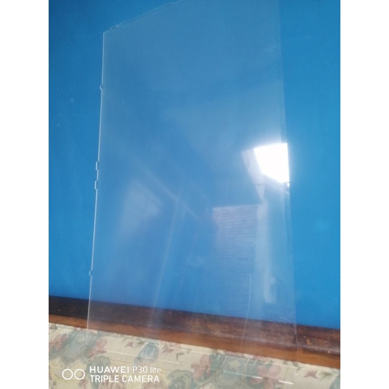

ACRILIK TEBAL 3MM 72X42CM