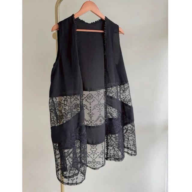 Petunia - Outer Bordir Tanpa Lengan Wanita Hitam