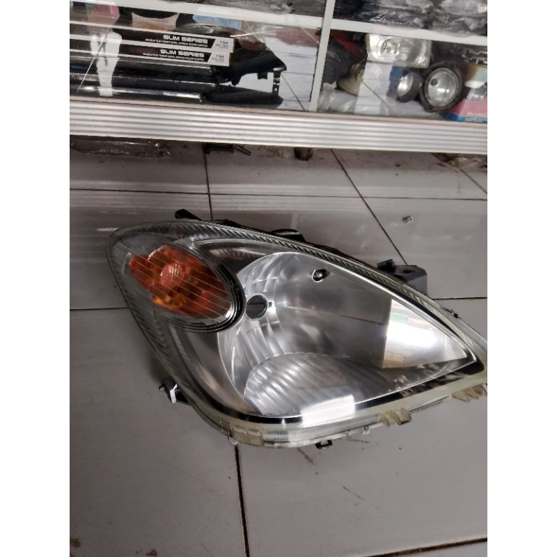 head lamp mobil avanza.xenia 2007/2010(kanan)