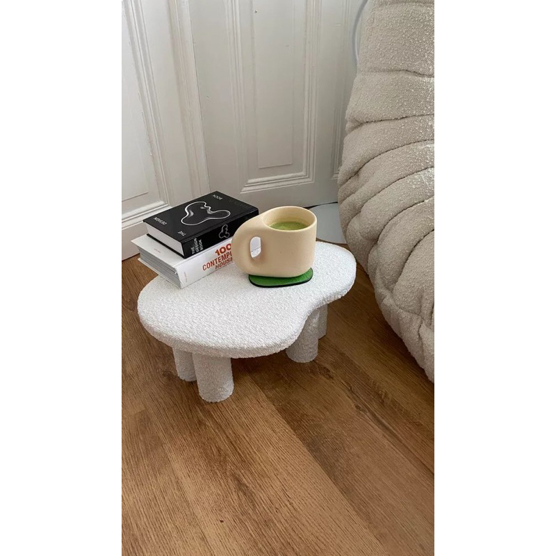 meja aesthetic Pinterest