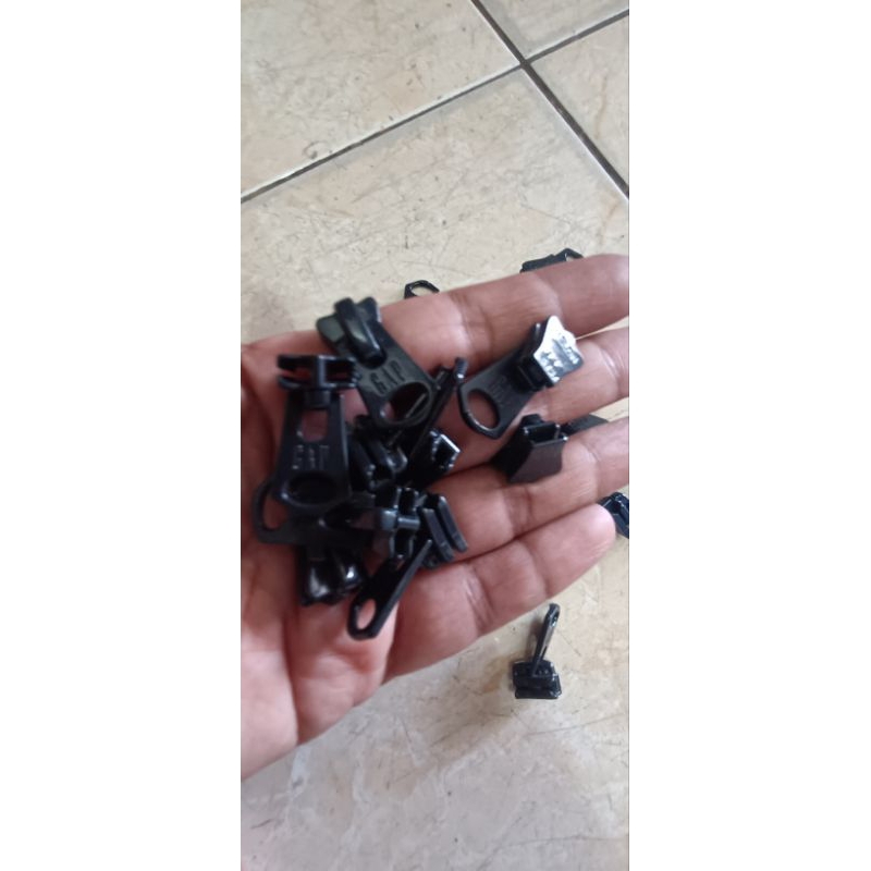 kepala resleting vislon no 5 hitam (GP)