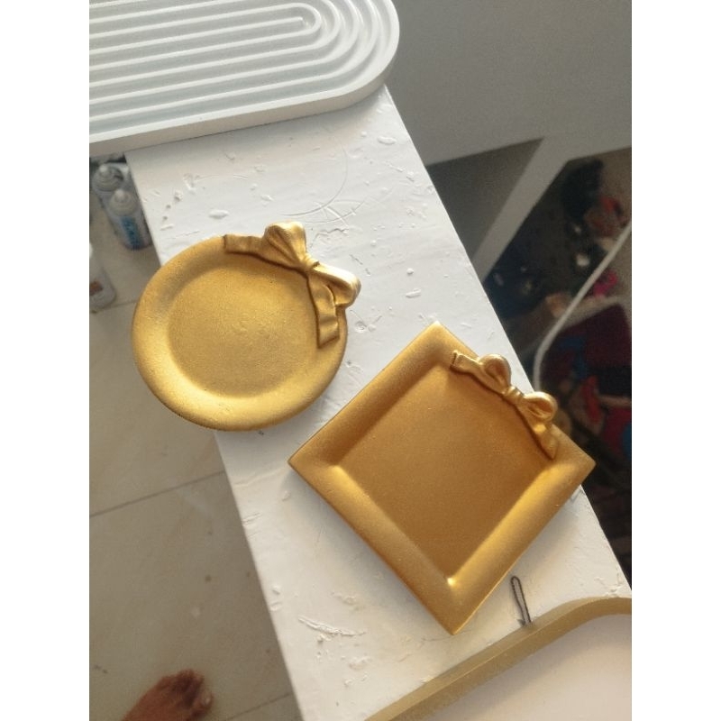 

tray pita gold perset kotak bulat
