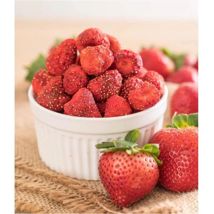 

Nakoci Premium Strawberry 100% Freeze-Dried Nakoci Buah Kering Segar Premium 50gr