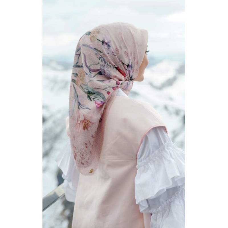 Buttonscarves The Nada Square - Fis