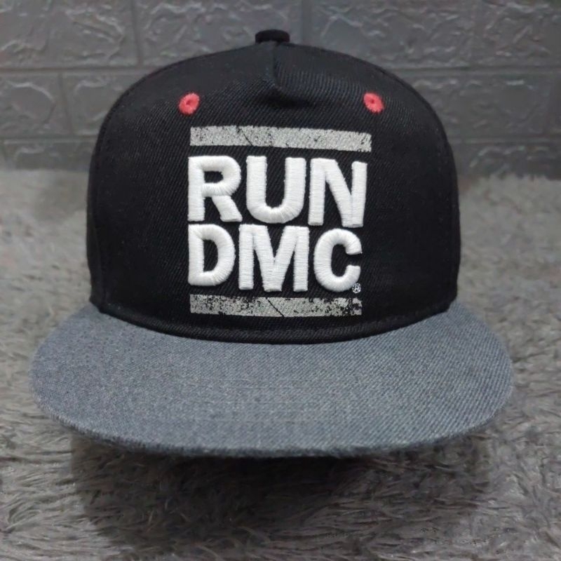 topi snapback caps RUN DMC script