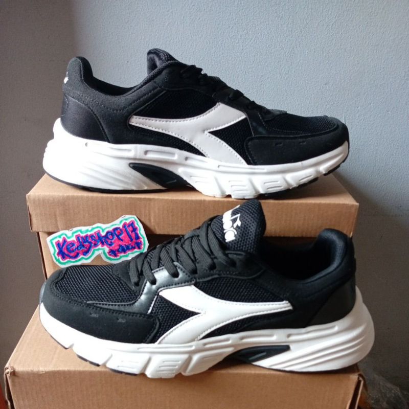 Sepatu olahraga pria Diadora Kaisar (M) black white / hitam putih running shoe's original