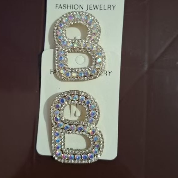 Bros Hijab & Aksesoris Pin Baju / Bros Dada Terbaru/ Bros Logo B Kristal