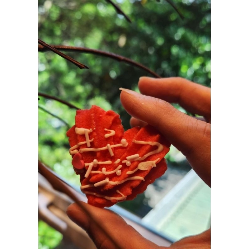 

Romantic Mingle Cookies – 10 Pcs Heart Treats for Weddings & Valentine’s