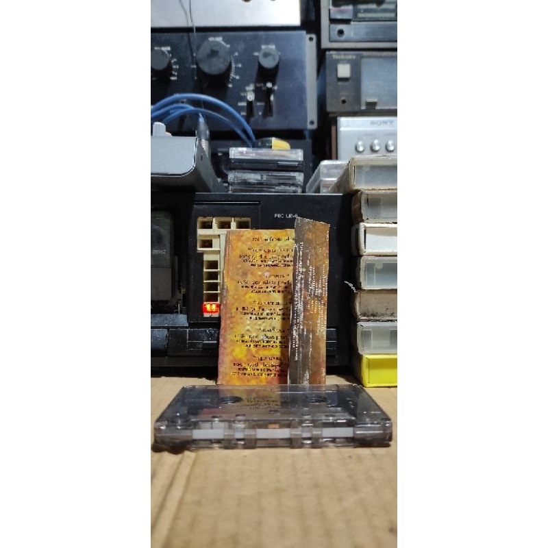 kaset pita Godbless aku bersaksi