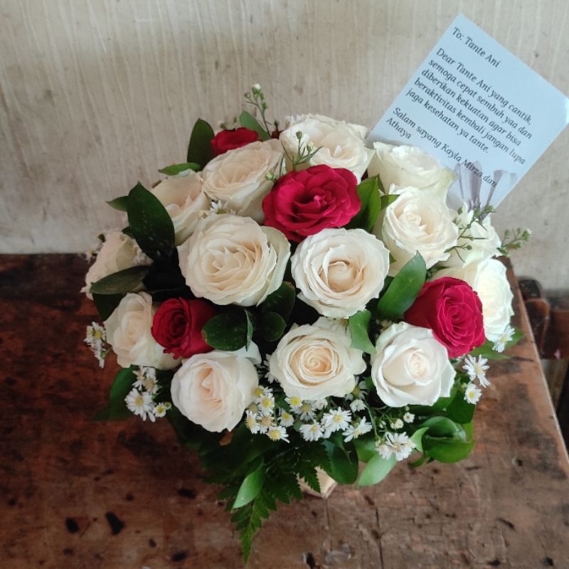 rangkaian bulat vas rotan