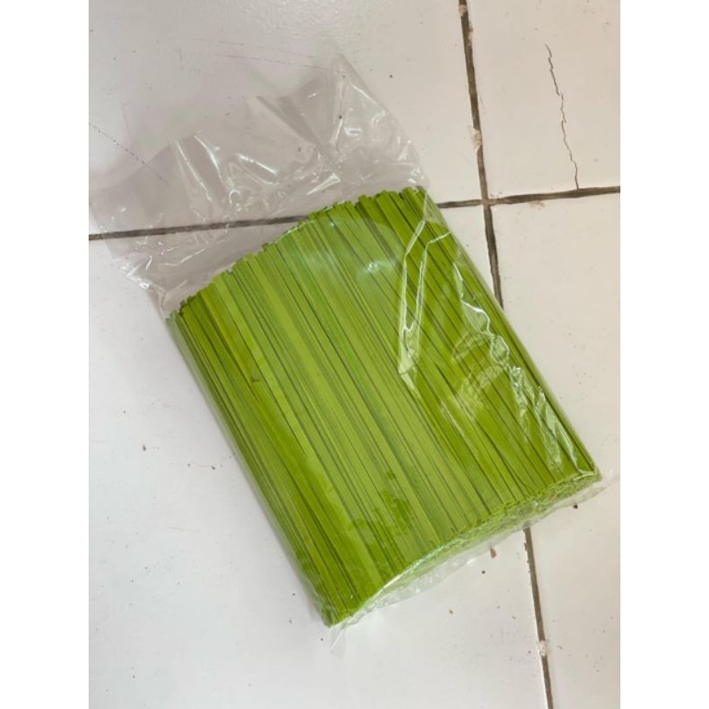 

Mie lidi gepeng mentah hijau kemasan 500 gram