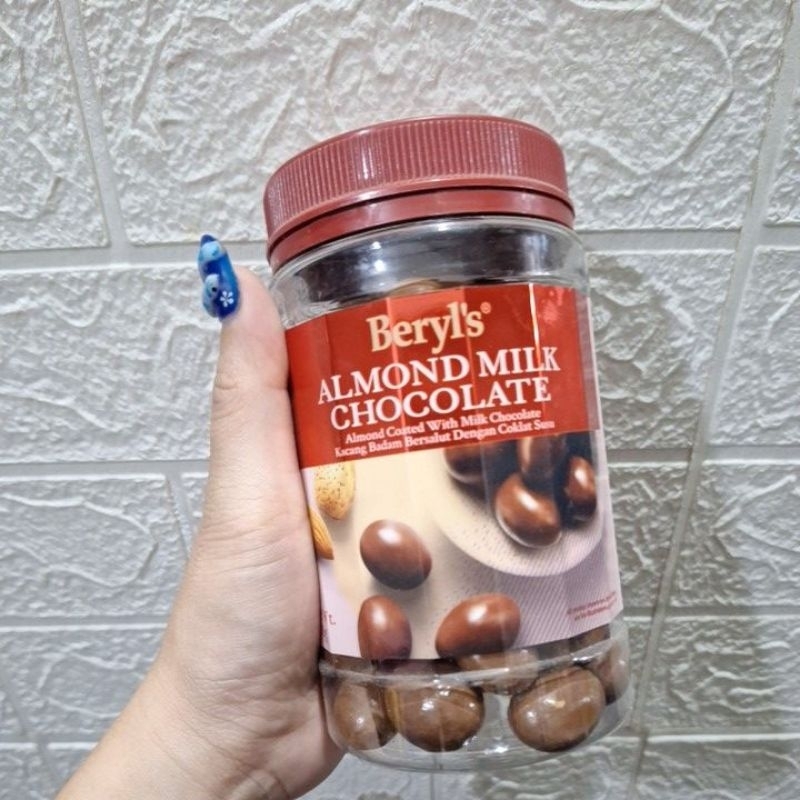 

COKLAT BERYLS ALMOND MILK CHOCO