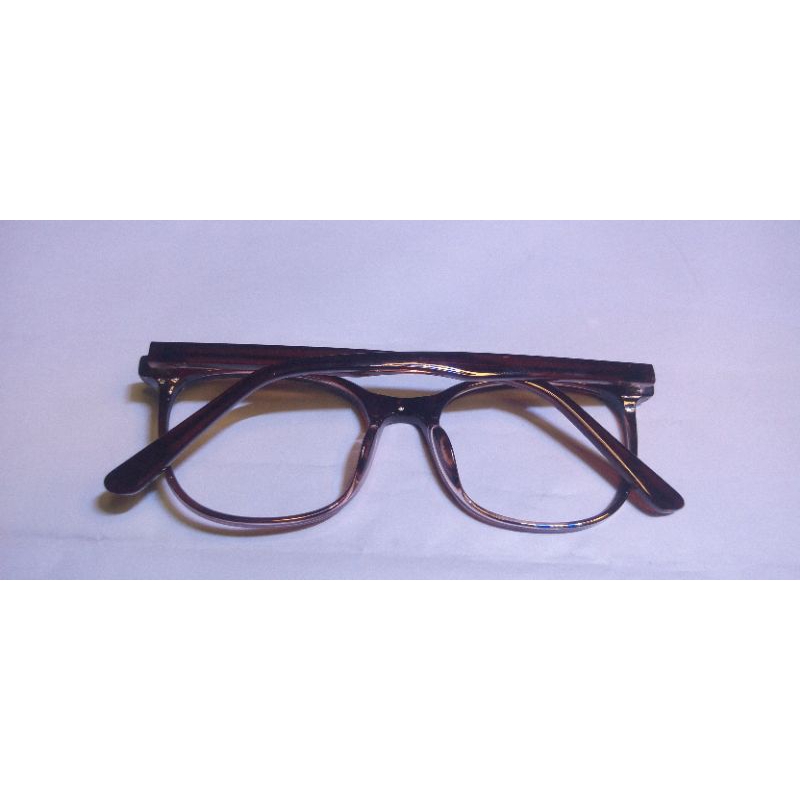 kacamata antiradiasi dan fotocromik