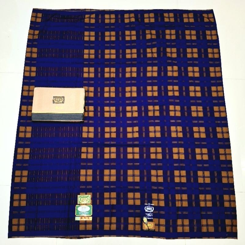 Sarung BHS Spunsilk KDT Gold Lawas Full Sutra 140 Coklat Kayu Kotak Sedang Limited