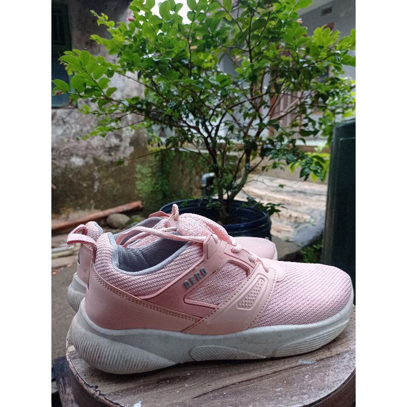 Sepatu Aerostreet