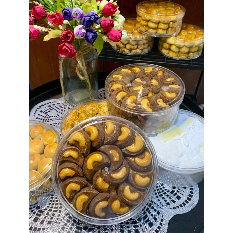 

KUE KERING COKLAT KACANG METE / KUE KERING KACANG METE - HOMEMADE 500GRAM