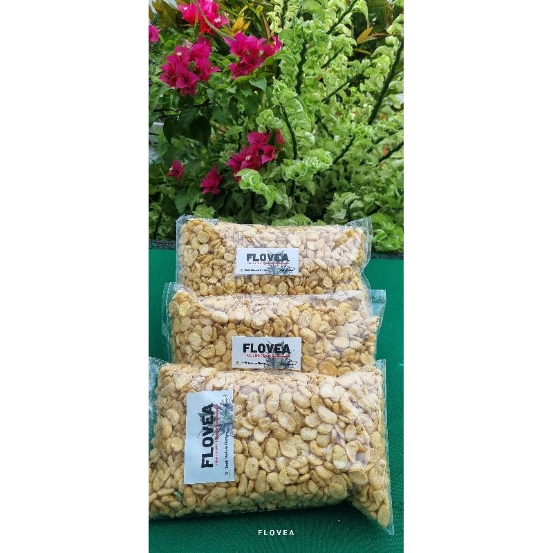 

Cemilan Batik Madura Flovea /Kacang koro gurih