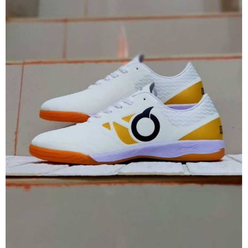 sepatu Futsal BBS putih terlaris