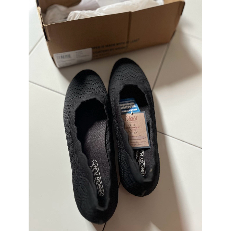 SKECHERS AIR-COOLED MEMORY FOAM (NEW)