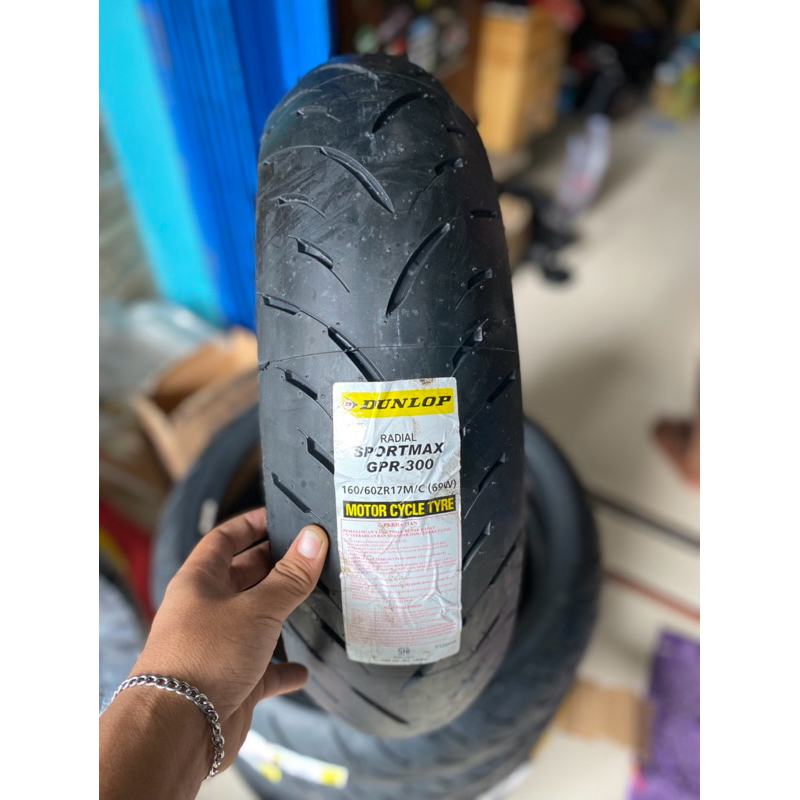 BAN DUNLOP RADIAL SPORTMAX GPR-300 UKURAN 160/60-17 PRODUKSI TAHUN 2021 MEDIUM SEMI SOFT COUMPOND