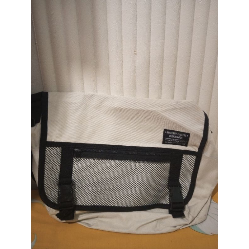 Preloved Tas Sling Bag Pria