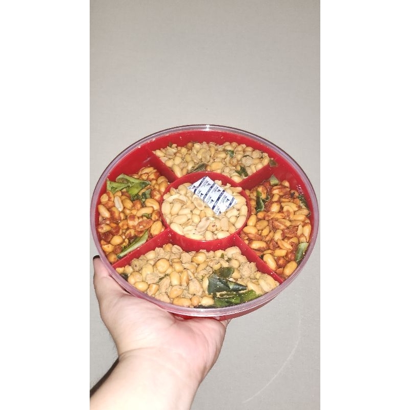 

Kacang Bali Tray 5 sekat 3 Rasa