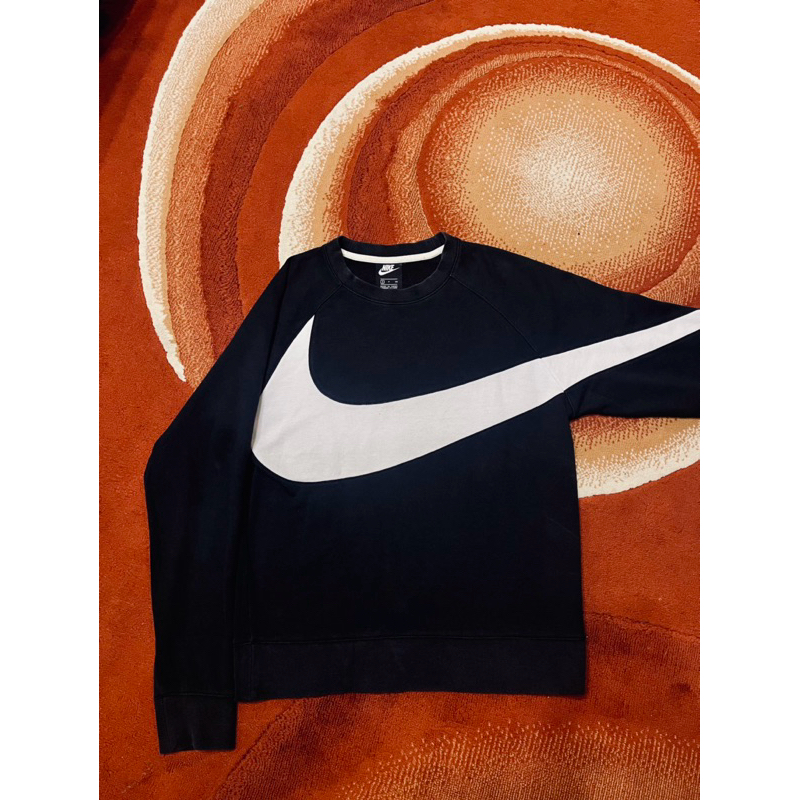 crewneck nike big swoosh