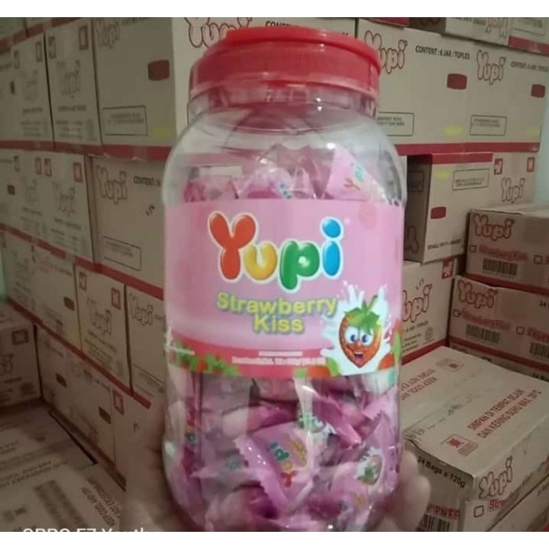 

Yupi permen love strowbery kiss 1 toples 300gr