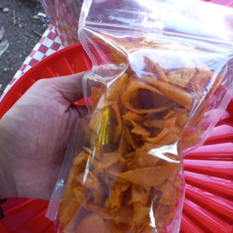 

Kripik Kriwil Pedas || Kripik Singkong Pedas || by Kifa Snack