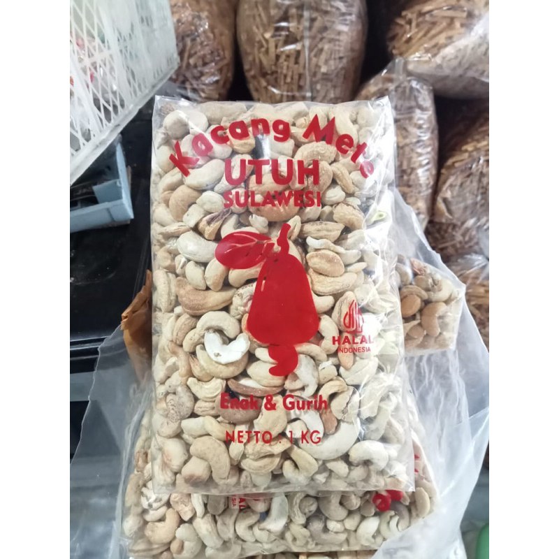 

KACANG METE MENTAH UTUH SULAWESI