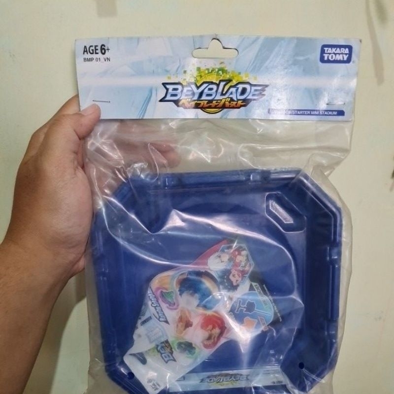 beyblade Random starter mini stadium