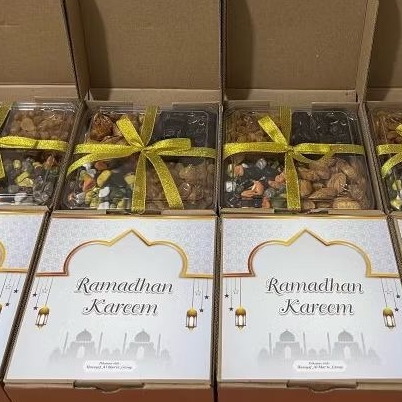 

Paket Hampers Ramadhan (Ajwa, Almond, Cokelat Kerikil, Kismis)