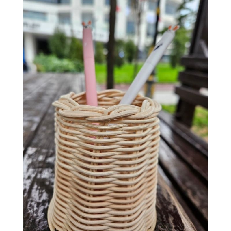 

rotan wadah pensil
